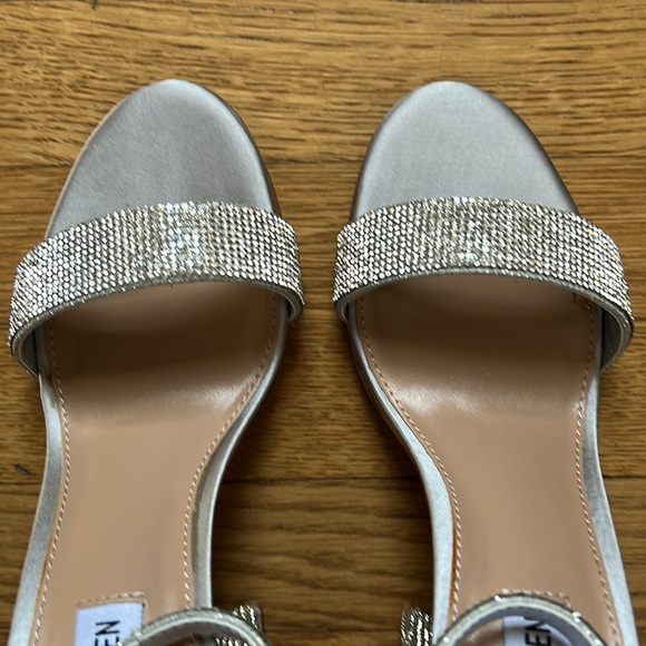 STEVE MADDEN Rhinestone Sandals Heels New Size 7.5 - Picture 6 of 10
